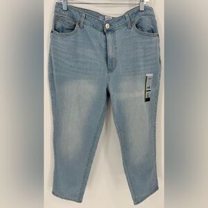 Women's NWT High Rise Denim Mom Jeans